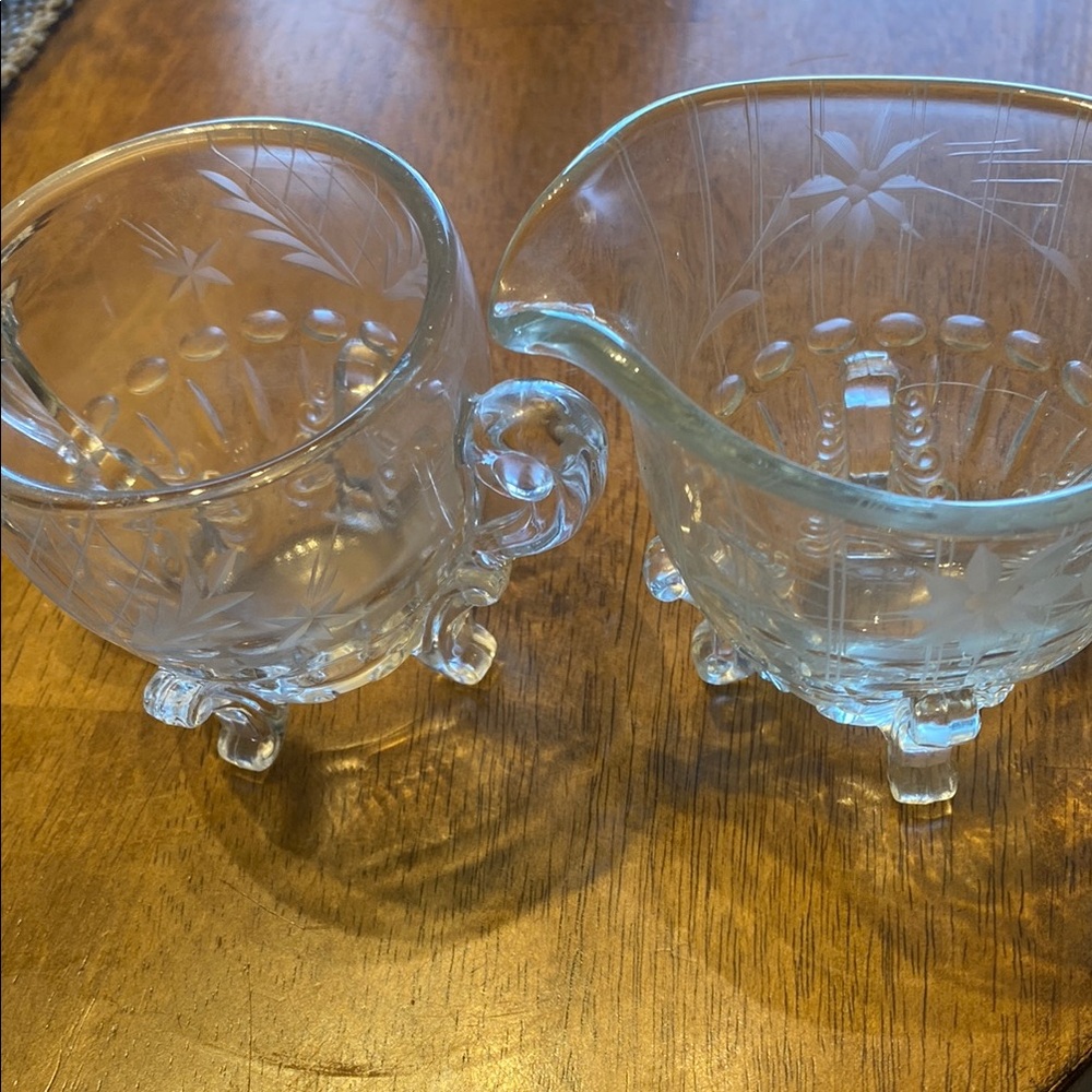 Vintage MCM creamer and sugar. Like new. Etched pattern